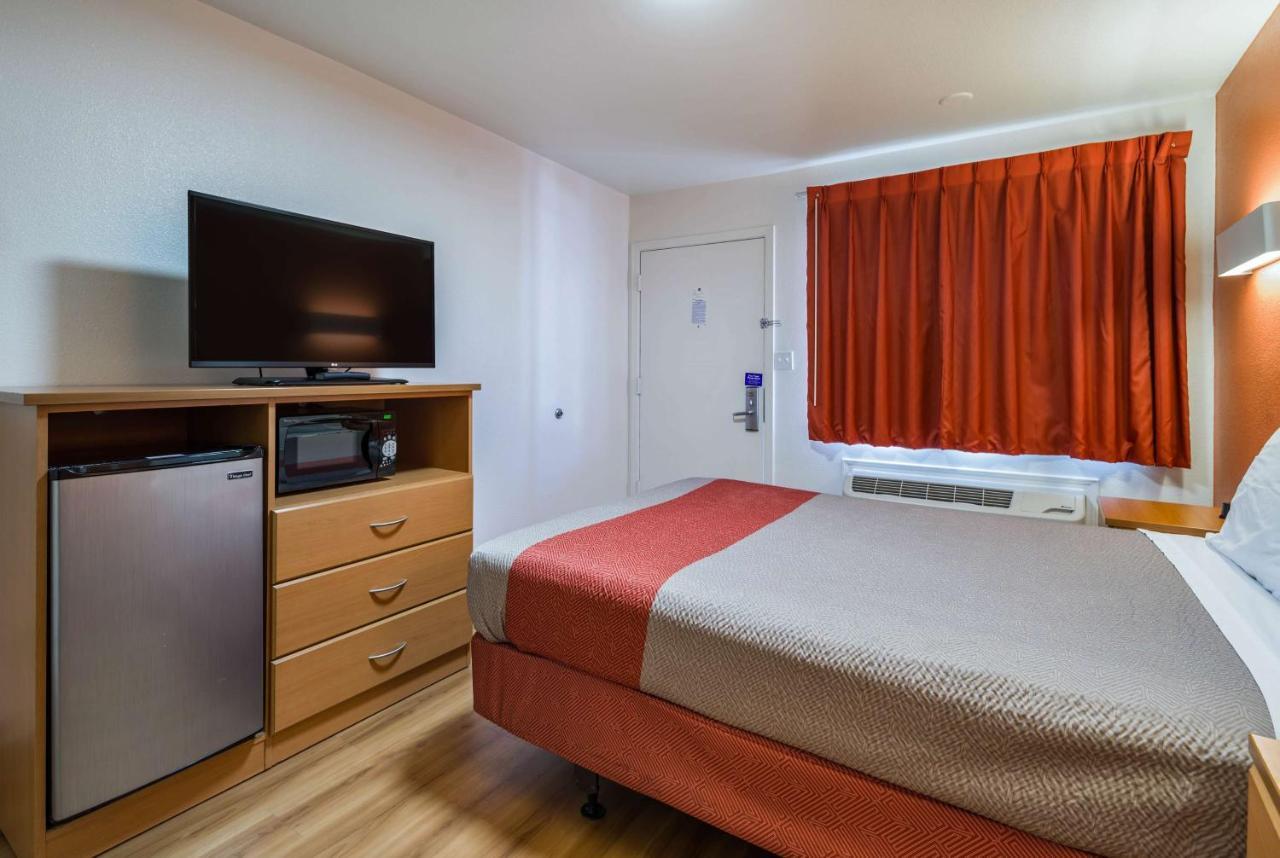 Hotel 6-concord, Ca 2*